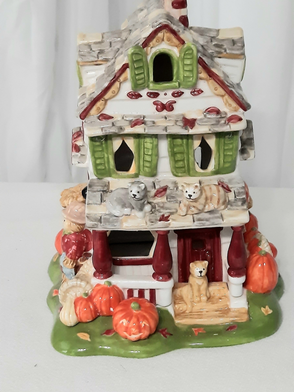 Hand-Painted Ceramic Autumn Cat House with Pumpkins. Avon 2002, Tea Light